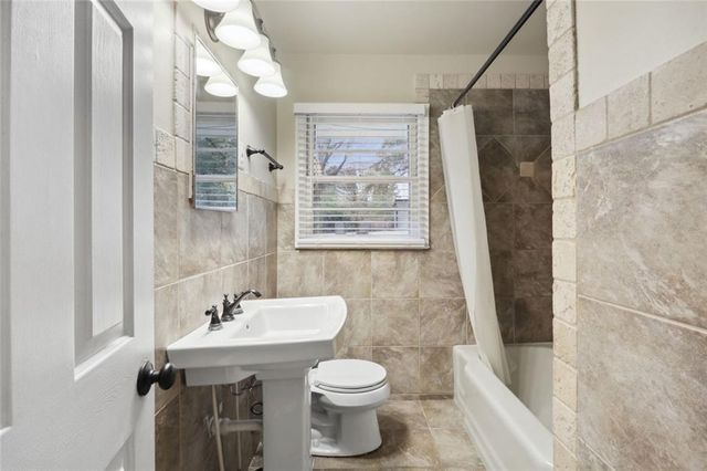 2120 Meadowbrook Lane SE, Marietta, GA 30067