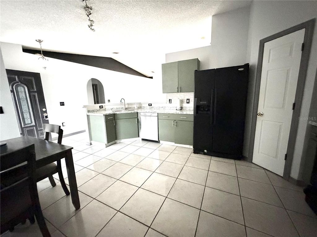 Image 4 of property listing at 6762 POMEROY CIRCLE, Orlando, FL 32810