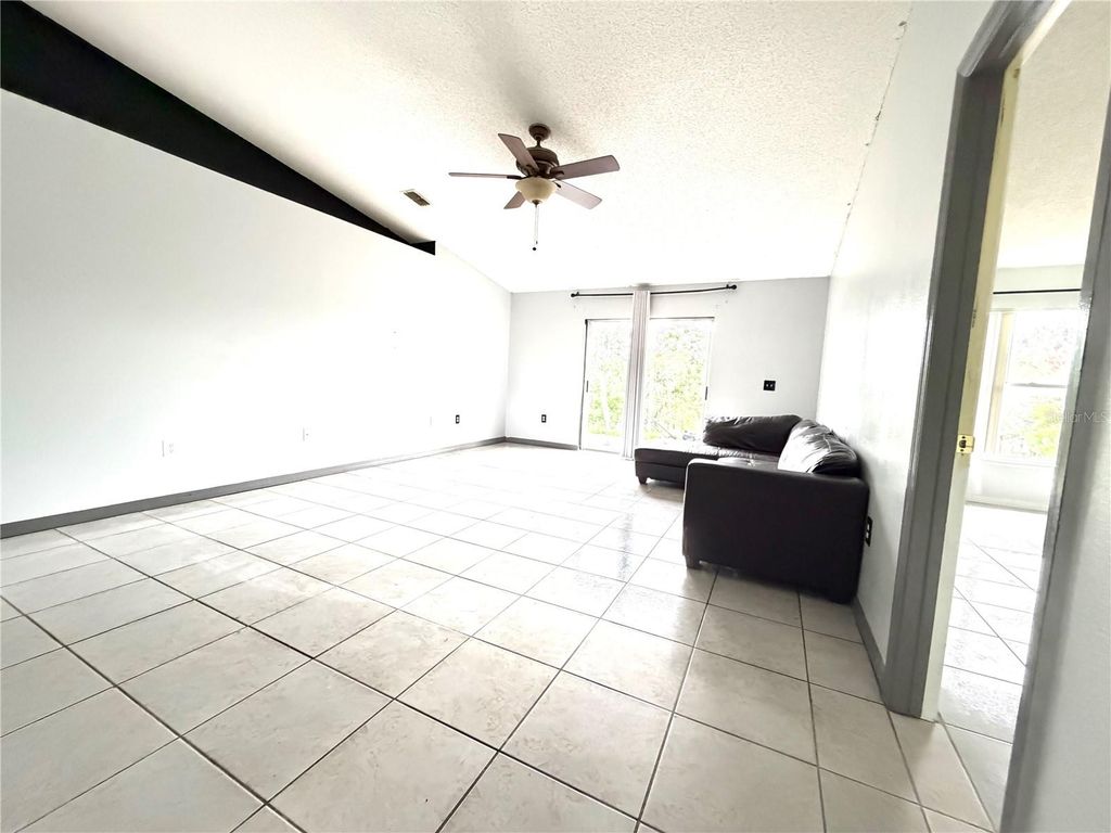 Image 7 of property listing at 6762 POMEROY CIRCLE, Orlando, FL 32810