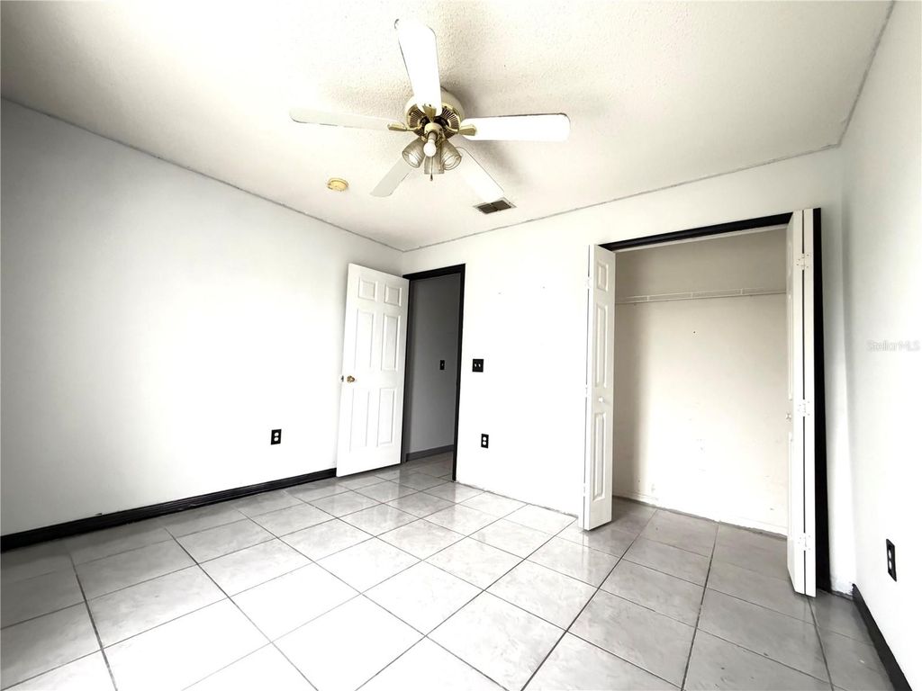 Image 8 of property listing at 6762 POMEROY CIRCLE, Orlando, FL 32810