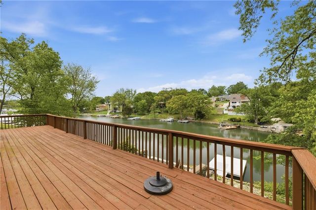 7616 NW Eastside Drive, Weatherby Lake, MO 64152