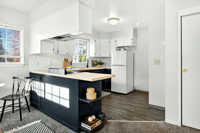 17 Glen Oak Court, Medford, OR 97504