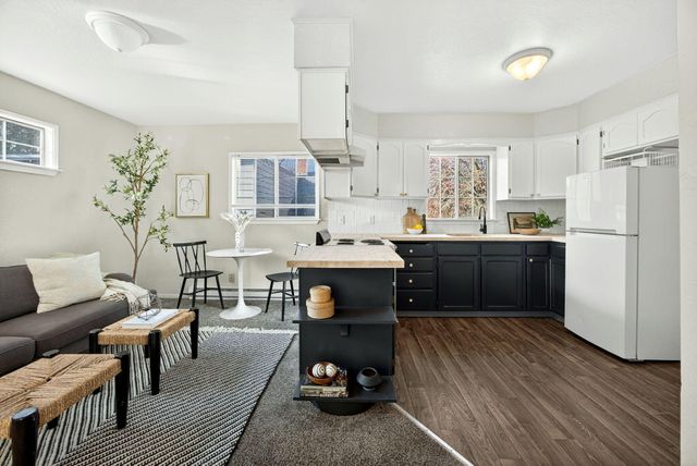 17 Glen Oak Court, Medford, OR 97504