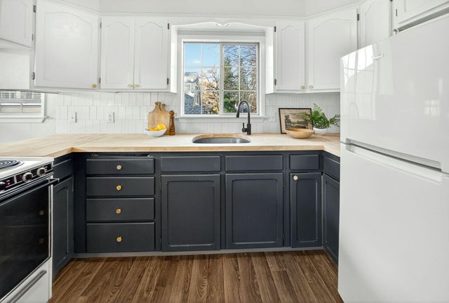 17 Glen Oak Court, Medford, OR 97504