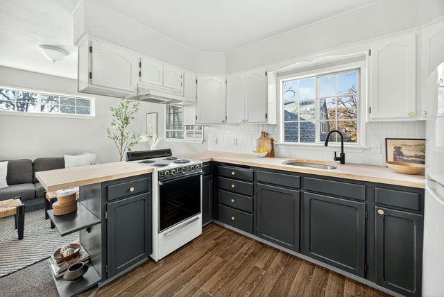 17 Glen Oak Court, Medford, OR 97504