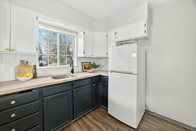 17 Glen Oak Court, Medford, OR 97504