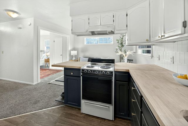 17 Glen Oak Court, Medford, OR 97504