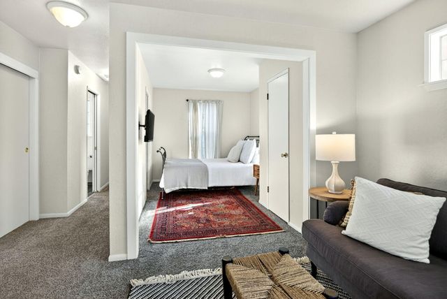 17 Glen Oak Court, Medford, OR 97504