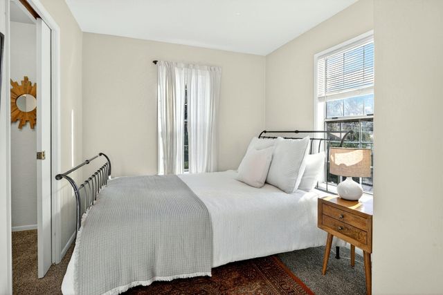 17 Glen Oak Court, Medford, OR 97504