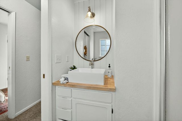 17 Glen Oak Court, Medford, OR 97504