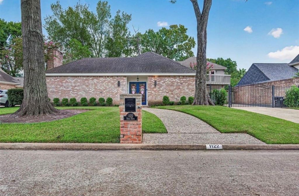 1122 Daria Drive, Houston, TX 77079