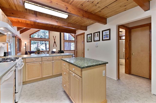 127 Summit Level Rd, Dorrington, CA 95223