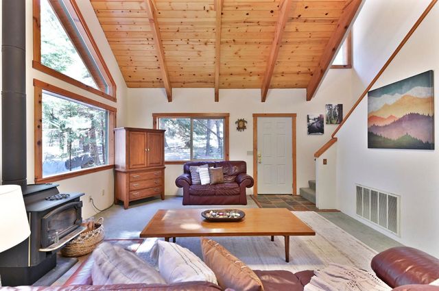 127 Summit Level Rd, Dorrington, CA 95223