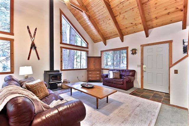 127 Summit Level Rd, Dorrington, CA 95223