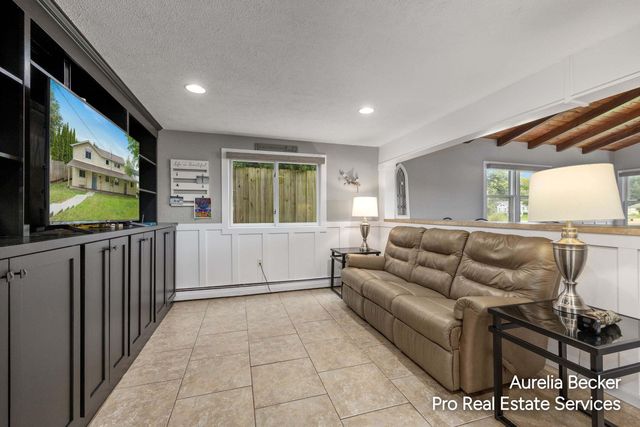 13555 Sunset Shores Drive NE, Cedar Springs, MI 49319