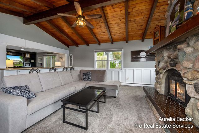 13555 Sunset Shores Drive NE, Cedar Springs, MI 49319
