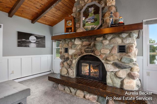 13555 Sunset Shores Drive NE, Cedar Springs, MI 49319