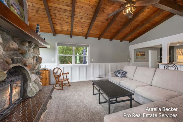 13555 Sunset Shores Drive NE, Cedar Springs, MI 49319