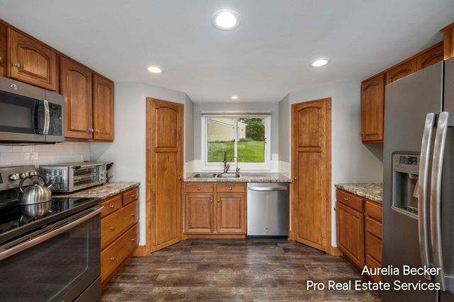 13555 Sunset Shores Drive NE, Cedar Springs, MI 49319