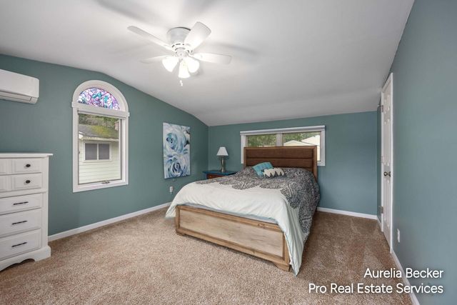 13555 Sunset Shores Drive NE, Cedar Springs, MI 49319