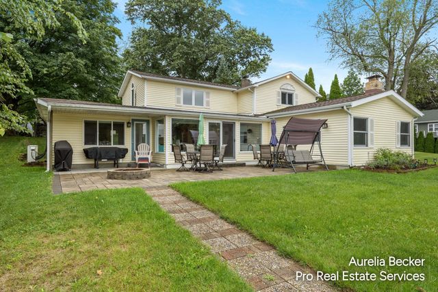 13555 Sunset Shores Drive NE, Cedar Springs, MI 49319