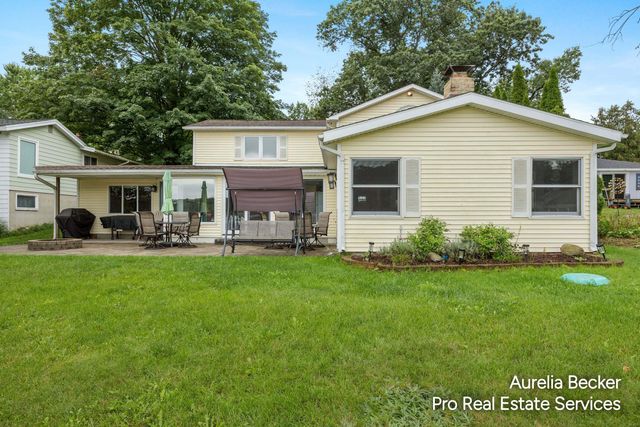 13555 Sunset Shores Drive NE, Cedar Springs, MI 49319