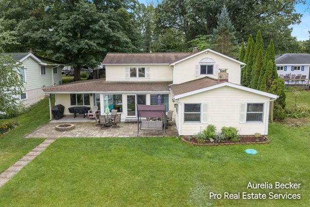 13555 Sunset Shores Drive NE, Cedar Springs, MI 49319