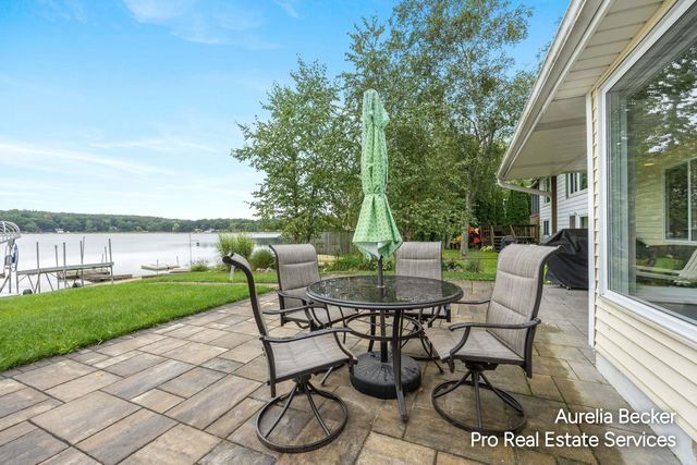 13555 Sunset Shores Drive NE, Cedar Springs, MI 49319