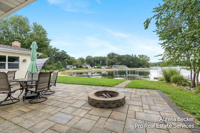 13555 Sunset Shores Drive NE, Cedar Springs, MI 49319
