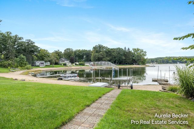 13555 Sunset Shores Drive NE, Cedar Springs, MI 49319
