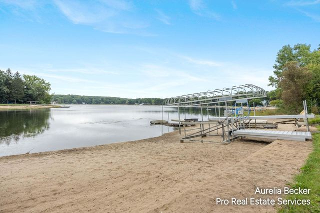 13555 Sunset Shores Drive NE, Cedar Springs, MI 49319