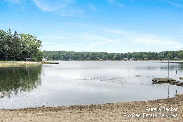 13555 Sunset Shores Drive NE, Cedar Springs, MI 49319