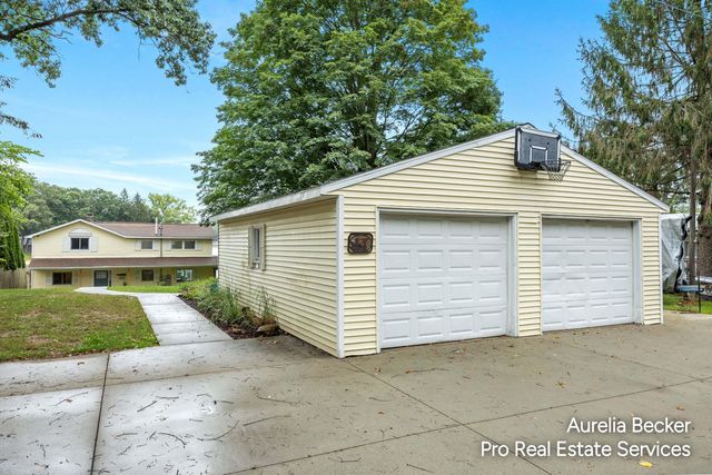13555 Sunset Shores Drive NE, Cedar Springs, MI 49319