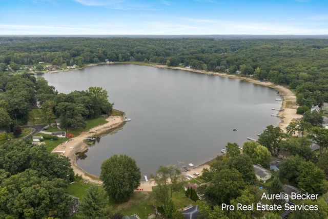 13555 Sunset Shores Drive NE, Cedar Springs, MI 49319