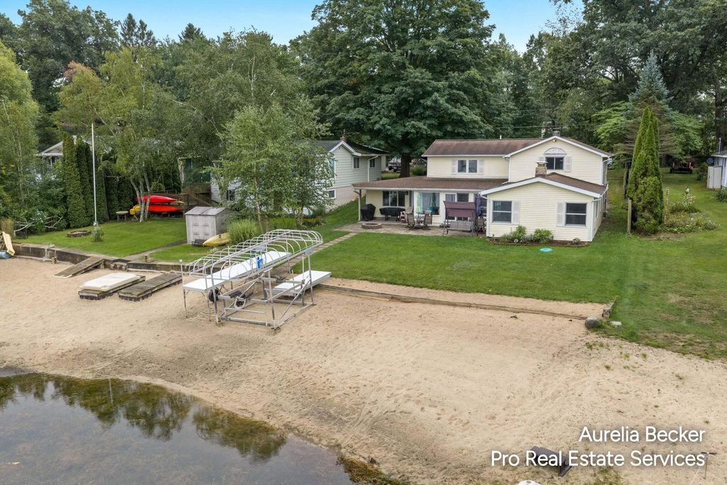 13555 Sunset Shores Drive NE, Cedar Springs, MI 49319