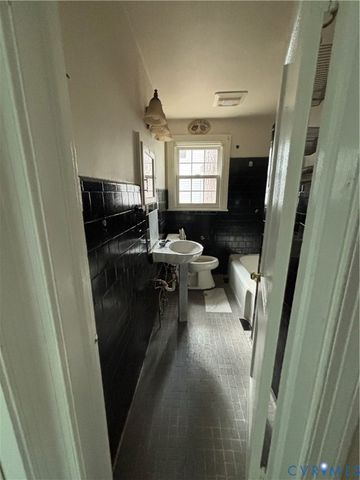 14 W Magruder St, Sandston, VA 23150