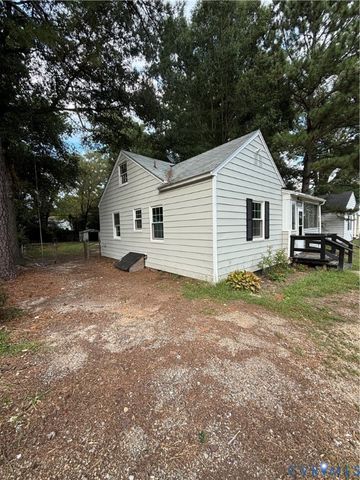 14 W Magruder St, Sandston, VA 23150