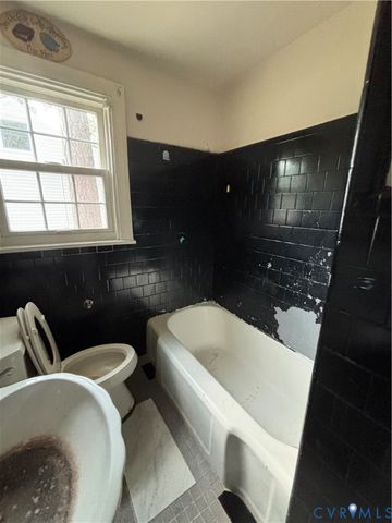 14 W Magruder St, Sandston, VA 23150