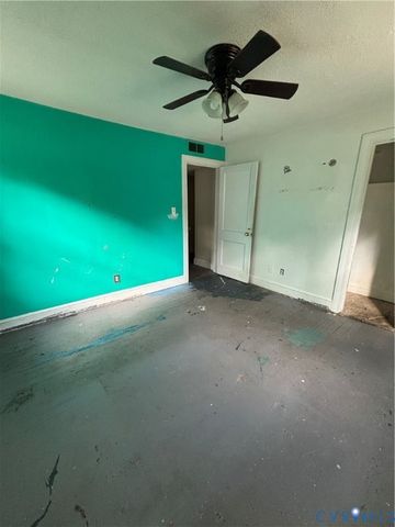 14 W Magruder St, Sandston, VA 23150