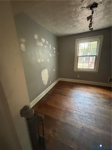 14 W Magruder St, Sandston, VA 23150