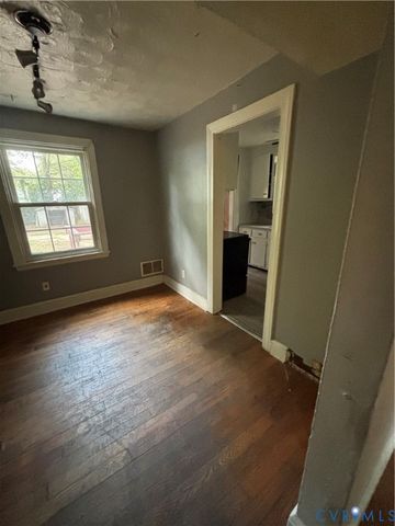 14 W Magruder St, Sandston, VA 23150