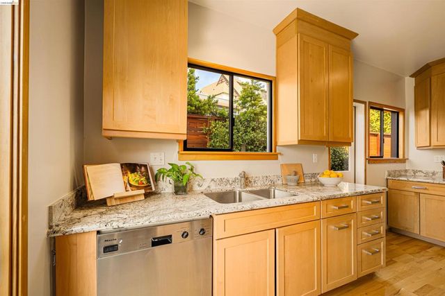 64 Colorado Ave, Berkeley, CA 94707