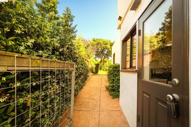 64 Colorado Ave, Berkeley, CA 94707