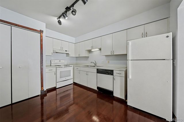 705 Preston Court, Rochester Hills, MI 48307