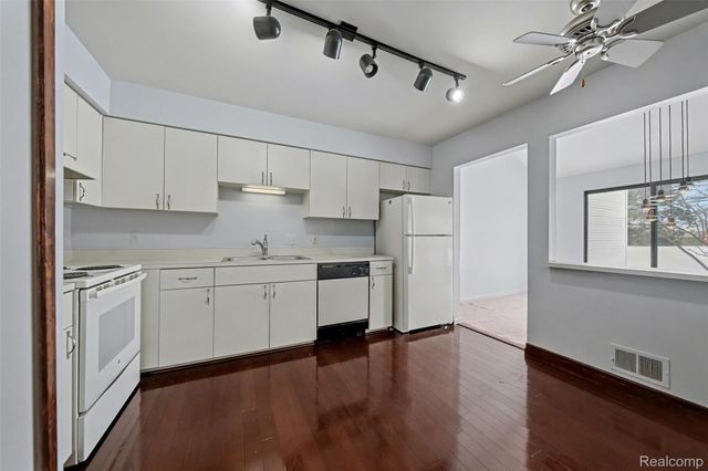 705 Preston Court, Rochester Hills, MI 48307