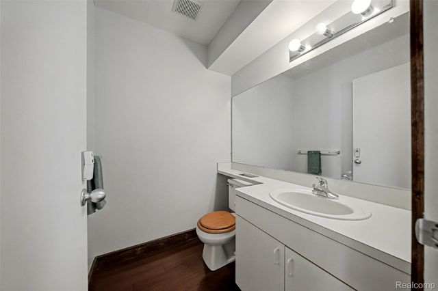 705 Preston Court, Rochester Hills, MI 48307