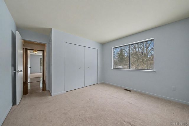 705 Preston Court, Rochester Hills, MI 48307