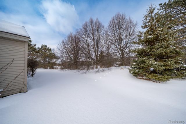 705 Preston Court, Rochester Hills, MI 48307
