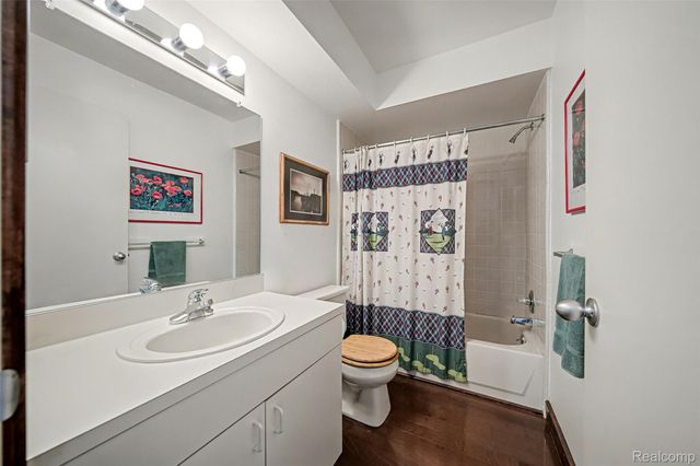 705 Preston Court, Rochester Hills, MI 48307
