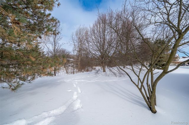 705 Preston Court, Rochester Hills, MI 48307